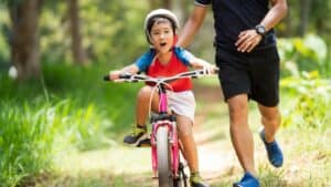 רכיבה על אופניים משפיעה על התפתחות הילדים